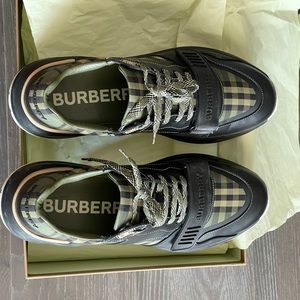 Men’s Burberry Ramsey Sneakers in Military Green